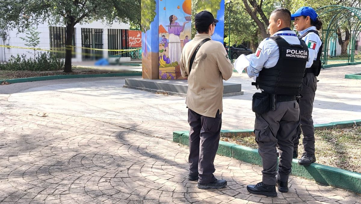 Fue una mujer que trabaja en el barrido y limpieza del parque quien efectuó el hallazgo | Foto: Agustín Martínez