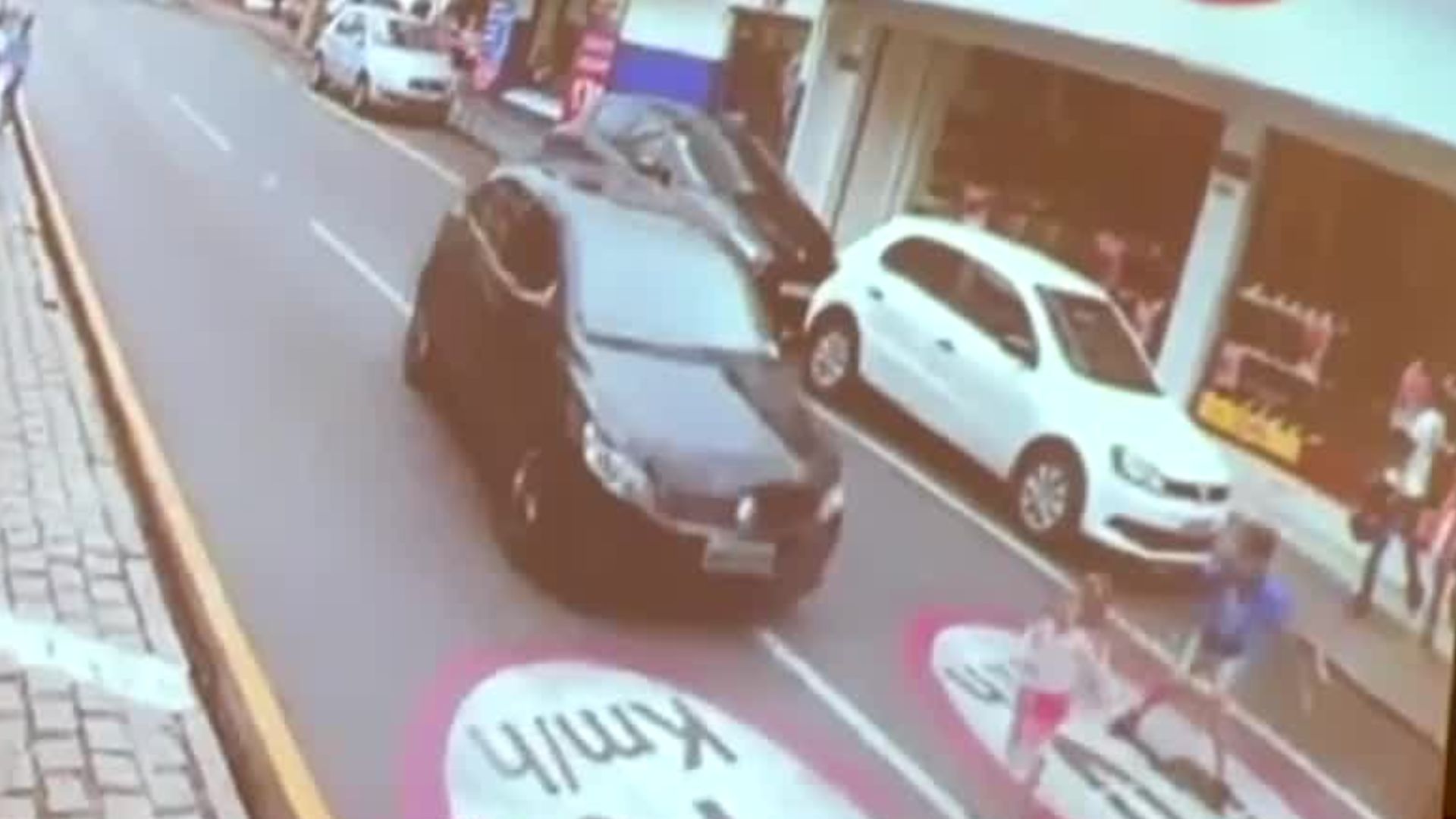 Video de una niña que casi es atropellada en Brasil reabre el debate sobre la educación vial