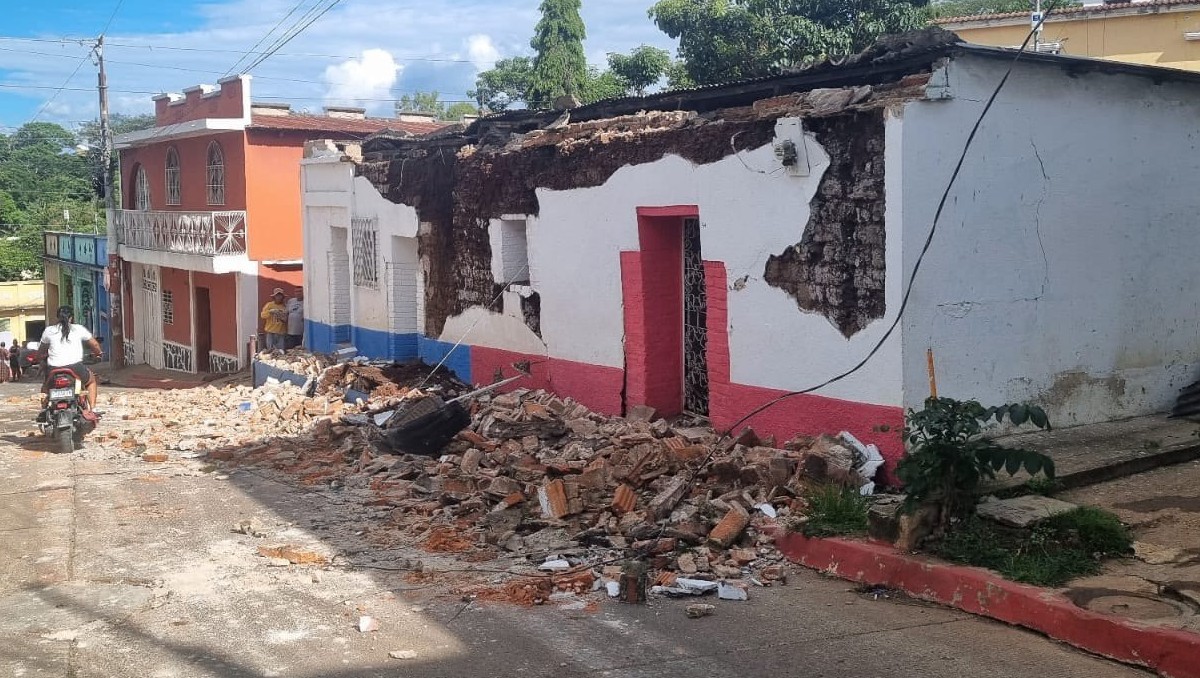 Viviendas derrumbadas por el doble sismo. (@SkyAlertMx)
