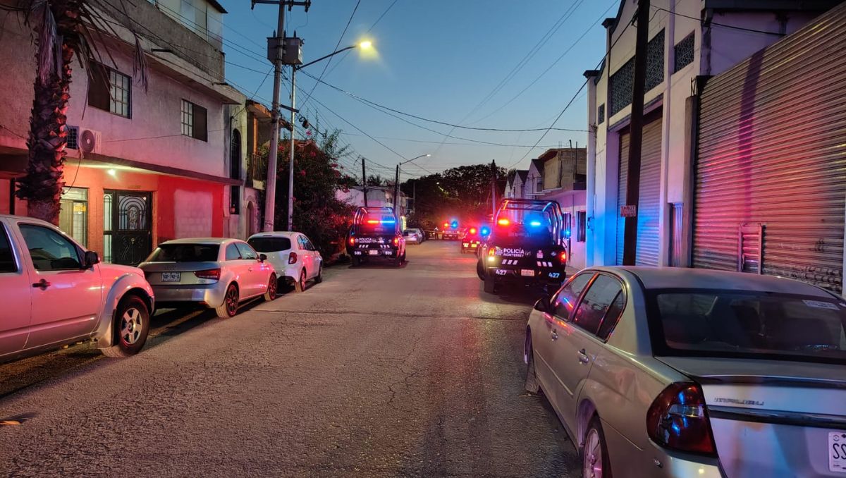 Agentes ministeriales realizan las investigaciones correspondientes y policías municipales resguardan la zona. Agustín Martínez