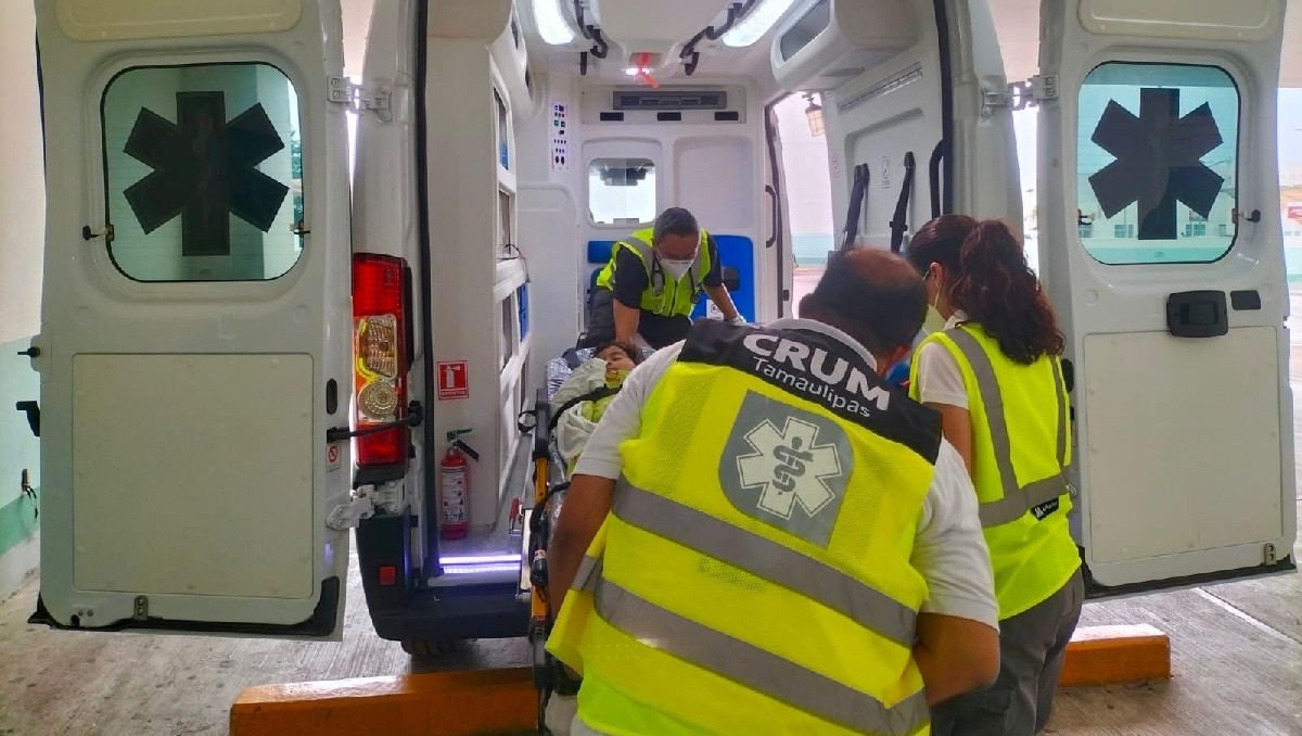 Ambulancia permanecerá en playa Miramar durante vacaciones. (Cortesía)