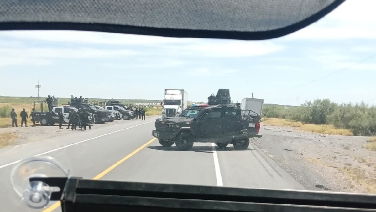 Además, se aseguraron  tres armas largas, un vehículo, equipo táctico y diversos cartuchos y cargadores. Foto: Especial
