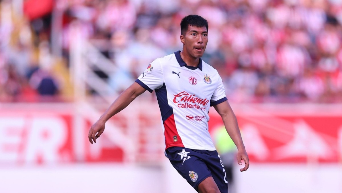 Daniel Aguirre, de estar descartado con Chivas a convertirse en titular (Imago7)
