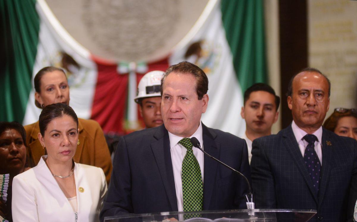 Eruviel Ávila presenta iniciativa para el uso de la IA.