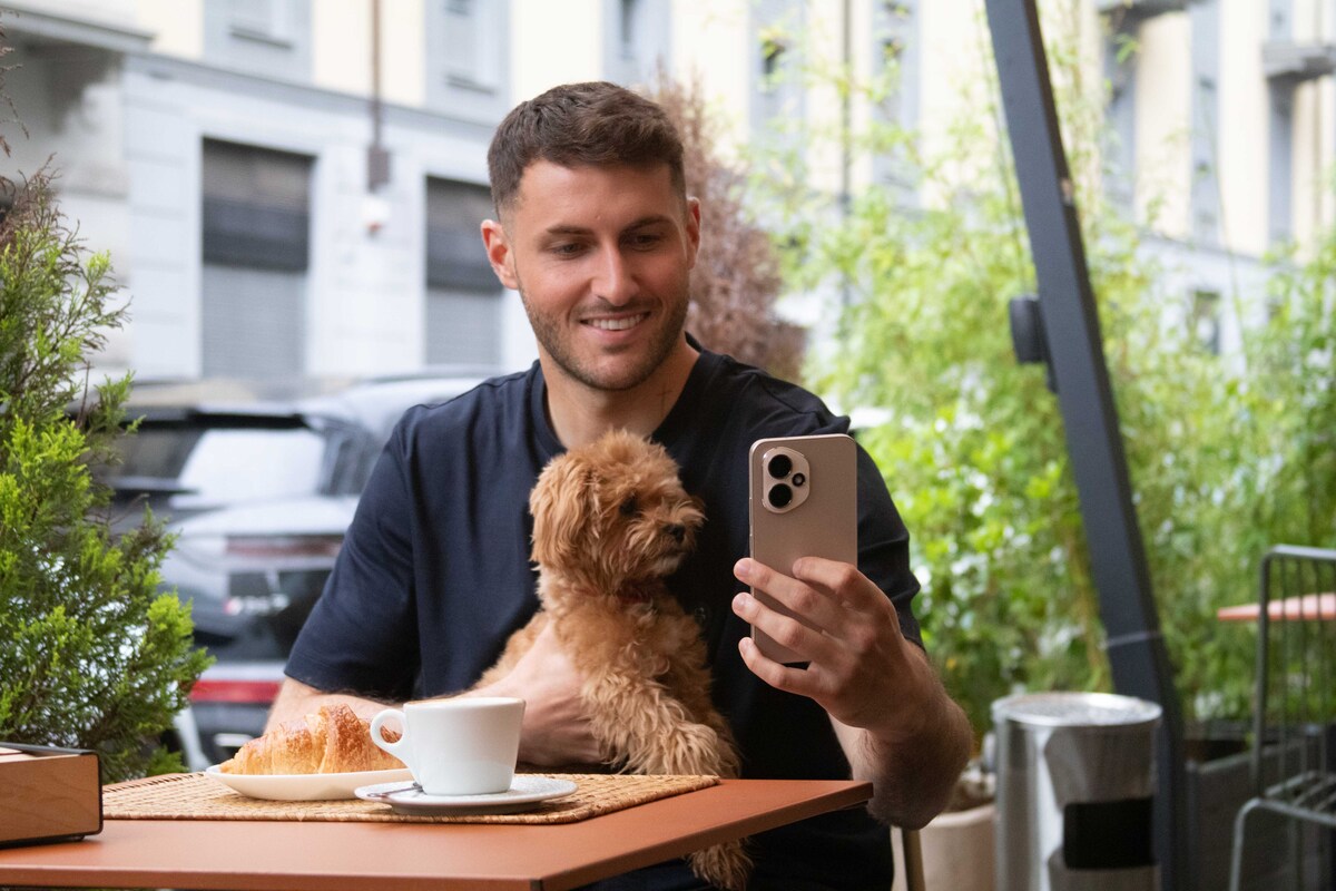 El HONOR 400 transforma tus fotos en videos cortos con ayuda de IA, ideal para tus redes sociales. (Cortesía)
