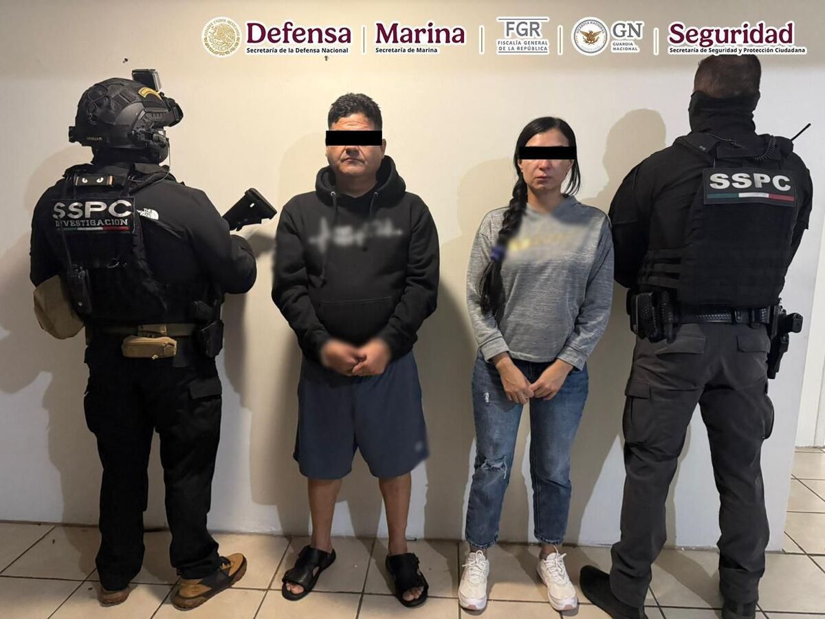 Junto a él detuvieron a una mujer en posesión de cuatro bolsas con metanfetamina.