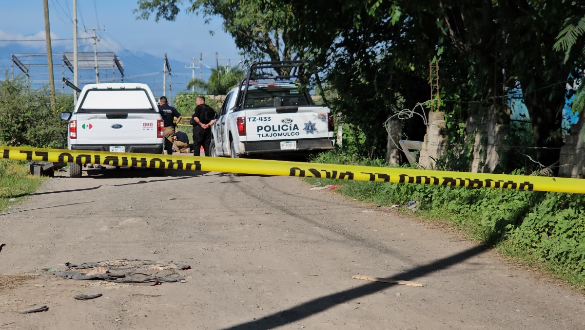 Esta mañana se encontró un cuerpo envuelto en plástico en calles de Tlajomulco (Juan Carlos Munguía)