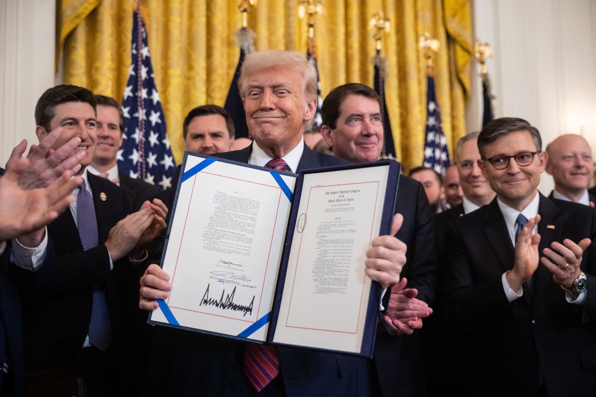 El Tribunal de Comercio Internacional de EU dictamina que Trump excedió su autoridad al imponer aranceles mediante la Ley de Poderes Económicos. | EFE