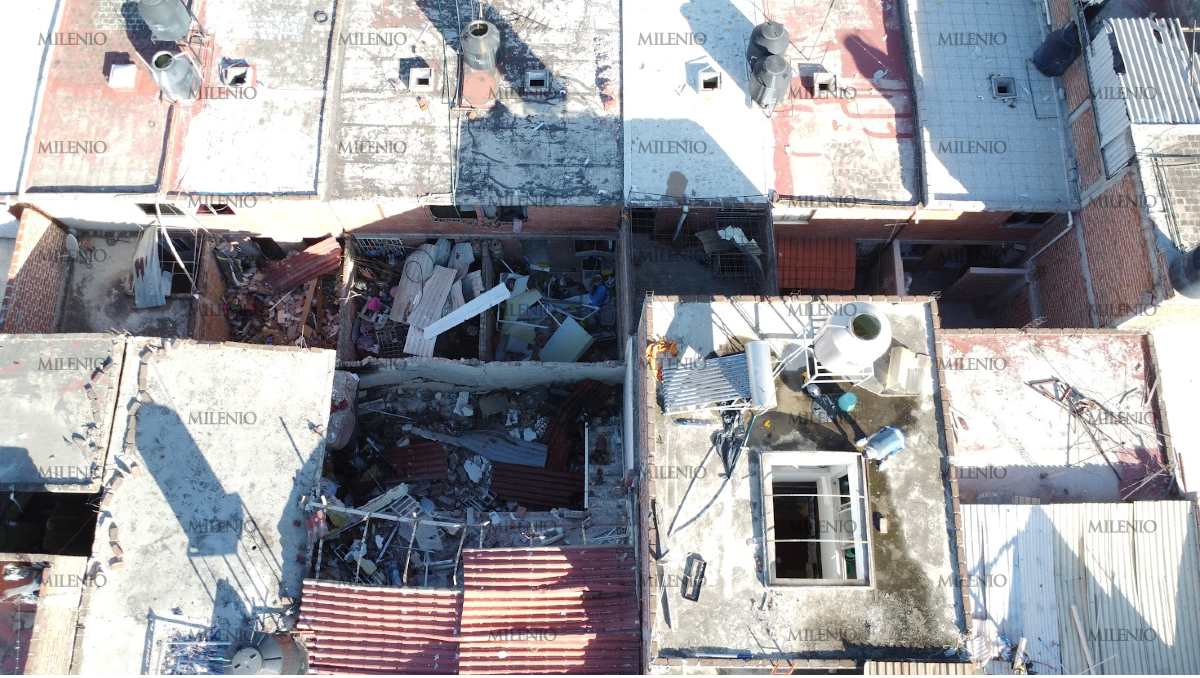 Vidrios rotos, casas dañadas y vecinos con dolor de cabeza dejó una explosión en la colonia Lourdes de León. | Foto: Dany Béjar.