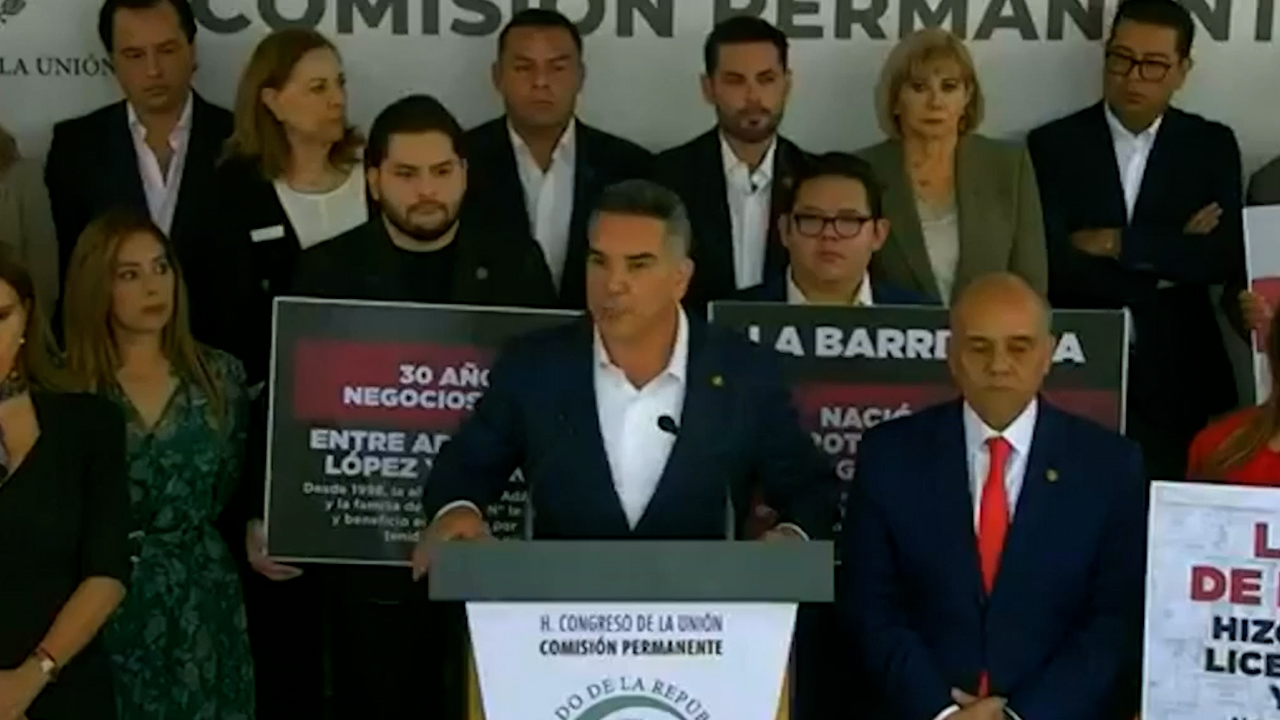 Alejandro Moreno acusa a Morena ante la FGR por presuntos vínculos criminales
