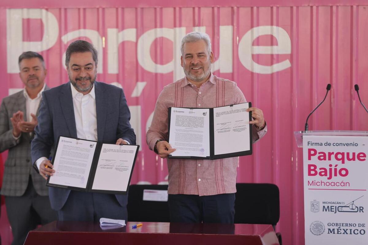 Alfredo Ramírez Bedolla y el subsecretario Vidal Llerenas firman convenio del primer Polo de Desarrollo Económico en Michoacán | Especial