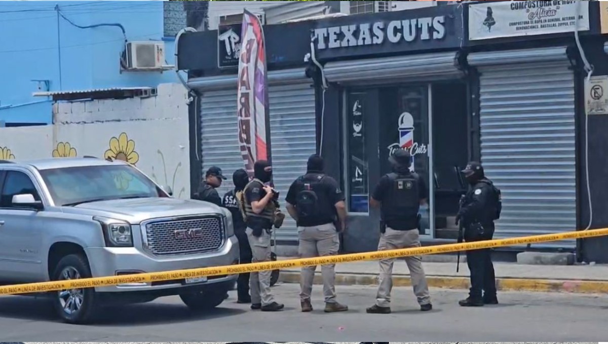 El operativo se llevó a cabo en el negocio denominado Texas Cuts, ubicado en la colonia Felipe Carrillo. Foto: Fabricio Gallegos