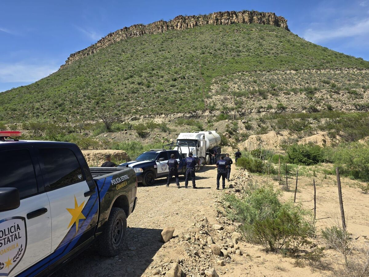Policía Estatak aseguró el tractocamión con combustible. | Especial