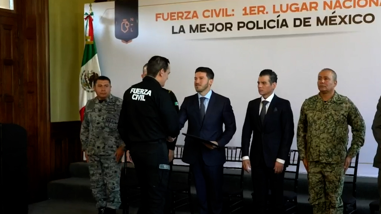 Samuel García entrega reconocimientos a elementos de Fuerza Civil por mejor liderazgo nacional