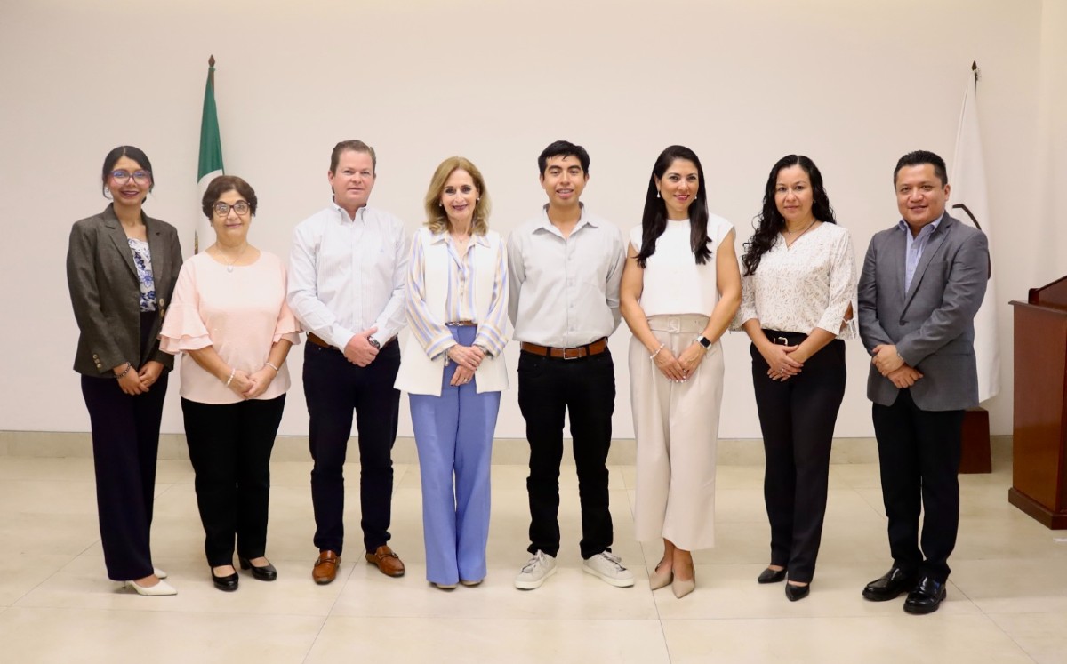 Fundación Fleishman entregó beca al alumno Luis Eduardo Santiago González