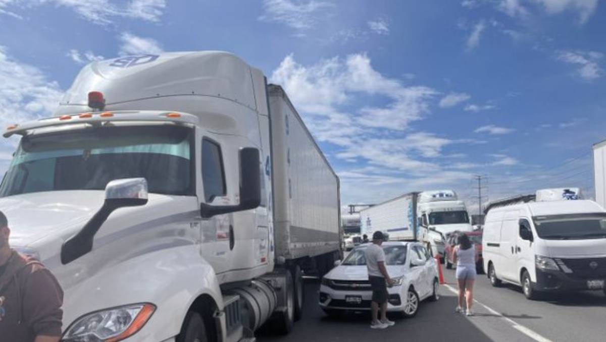 Se reporta cierre parcial de la vialidad a la altura del kilómetro 109+200 debido a un accidente vial. | Foto: Capufe