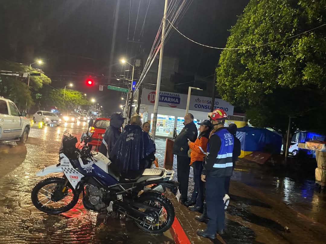 Autoridades orientaron a las familias afectadas por las fuertes lluvias. | Especial