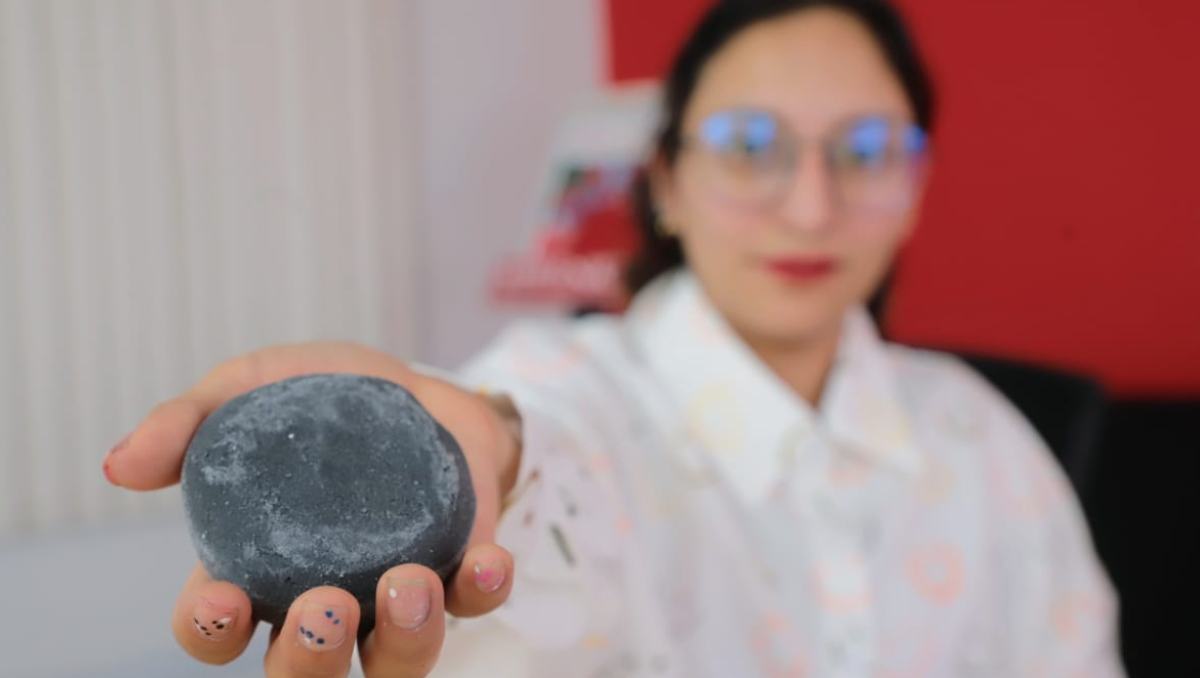 Uno de los más buscados es el shampoo sólido a base de romero.| Foto: Iván Carmona