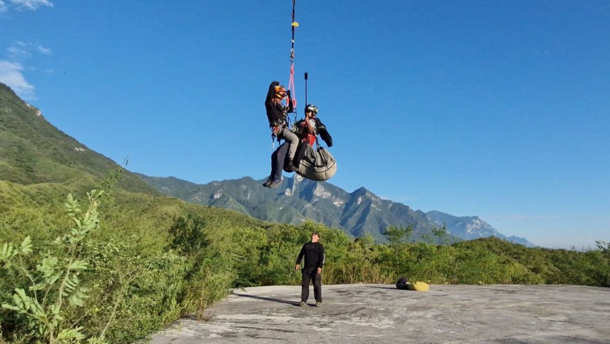 La maniobra aérea permitió llegar hasta el lugar donde se encontraba el hombre. | Especial.
