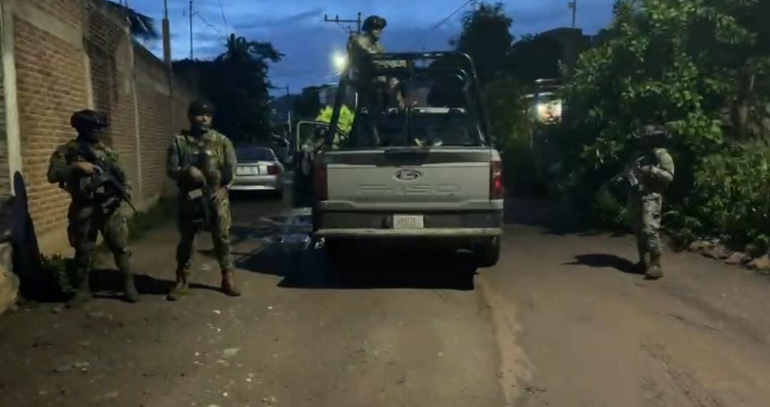 Al menos hay seis casas rafagueadas.