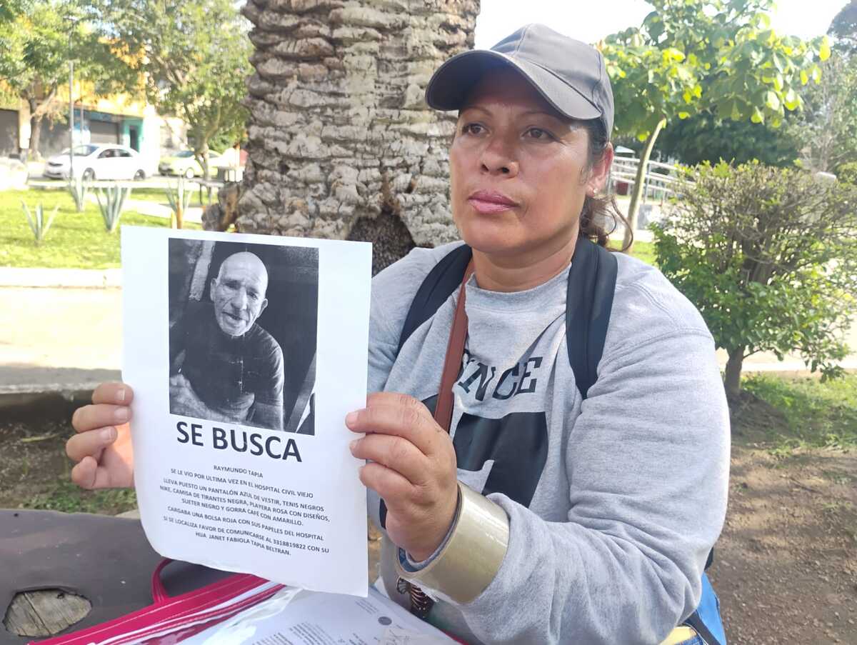 La mujer pide ayuda para encontrar a su padre. ( Gloria Reza)