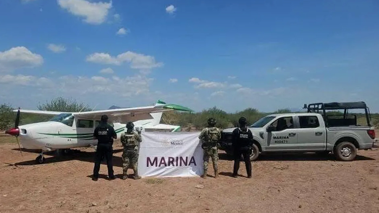 Autoridades decomisan avioneta Cessna tras aterrizaje en pista ilegal en Sonora