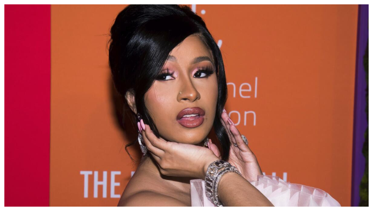Cardi B brilla como anfitriona en SummerSlam 2025