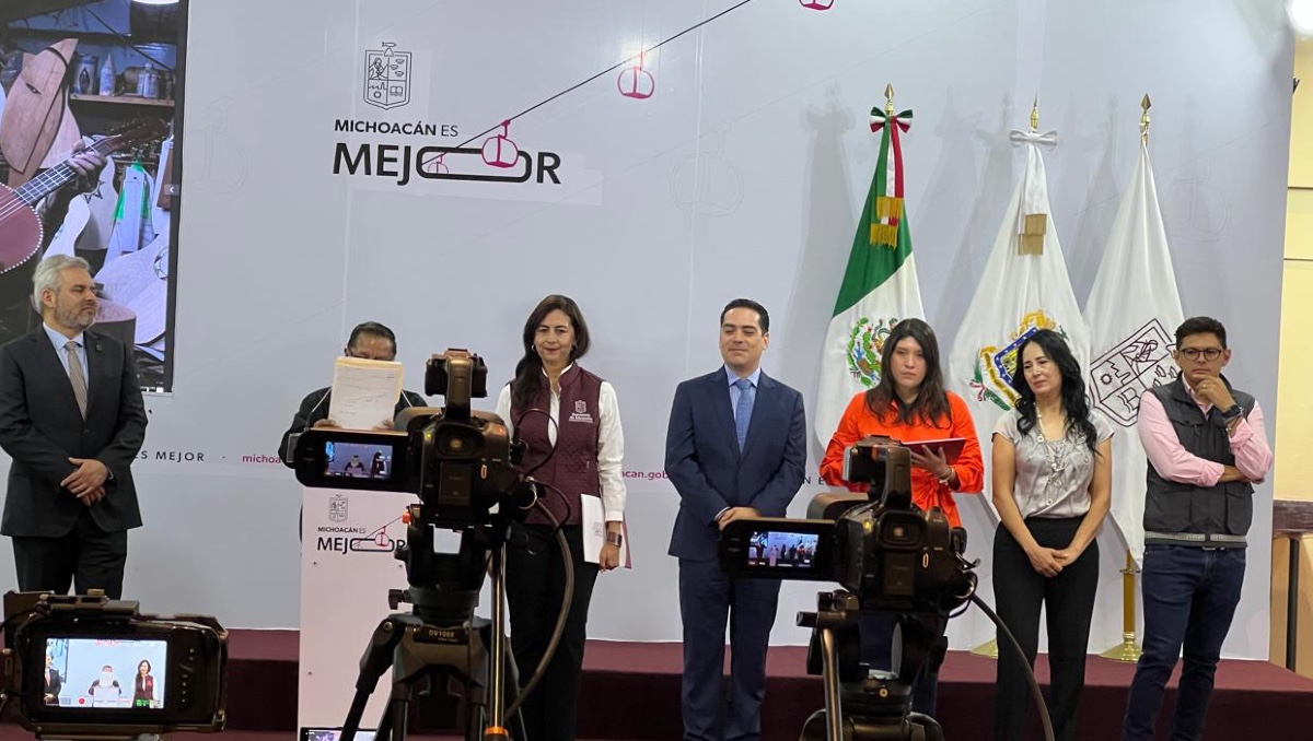 El gobernador de Michoacán durante la conferencia de prensa donde habló sobre las remesas. (Especial)