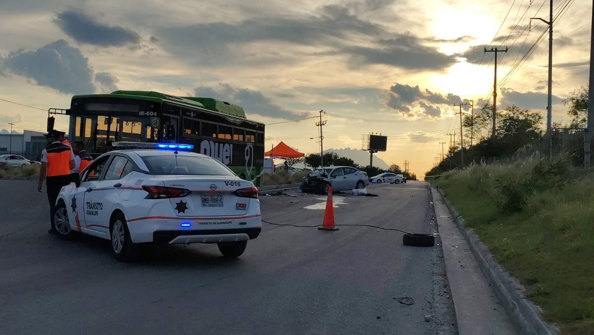 El aparatoso accidente se registró sobre la avenida Lilia Villanueva. | Especial