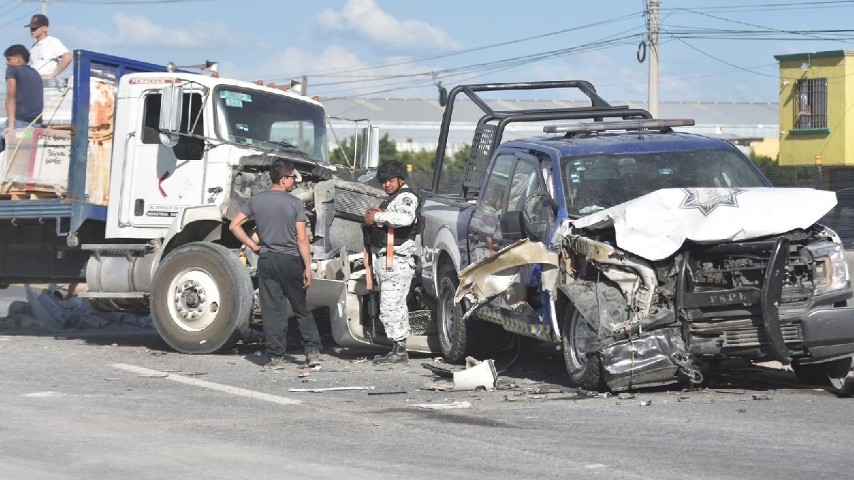 Carretera Celaya-Villagrán registra choque entre patrulla y camión | Especial