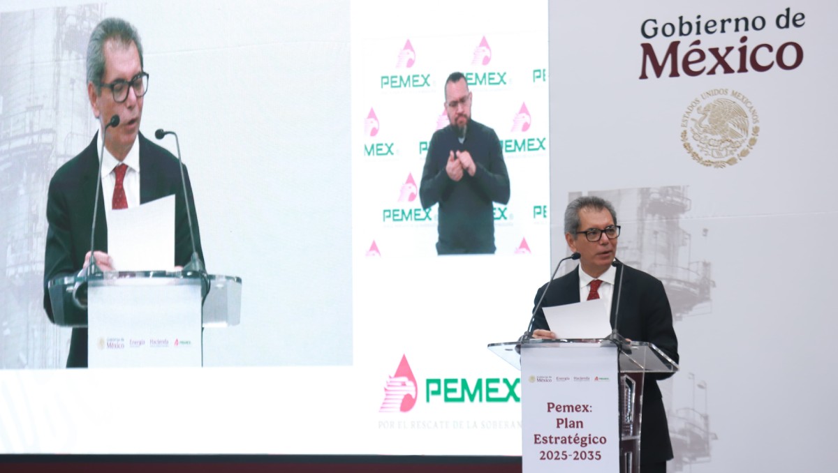 Edgar Amador,  titualr de Hacienda, presenta parte del Plan Estratégico 2025-2035 para Pemex. Foto: Juan Carlos Bautista