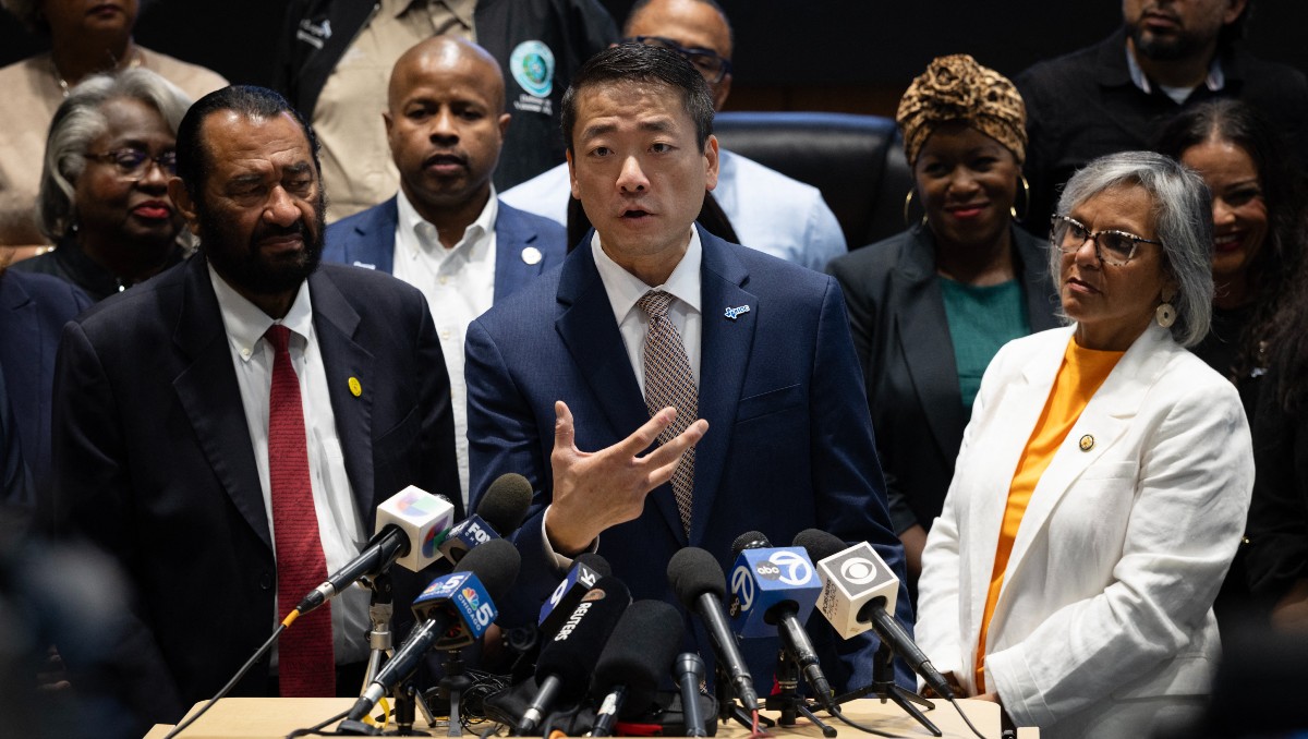 Gene Wu, líder de los Demócratas, rechazó entregar tres distritos a los Republicanos. | AFP