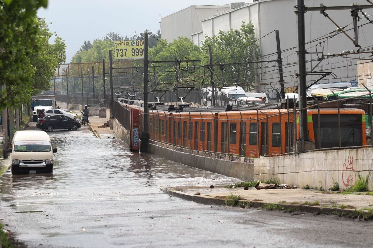 Inundación a la altura de la estación Santa Marta de la Línea A del Metro. | Cuartoscuro