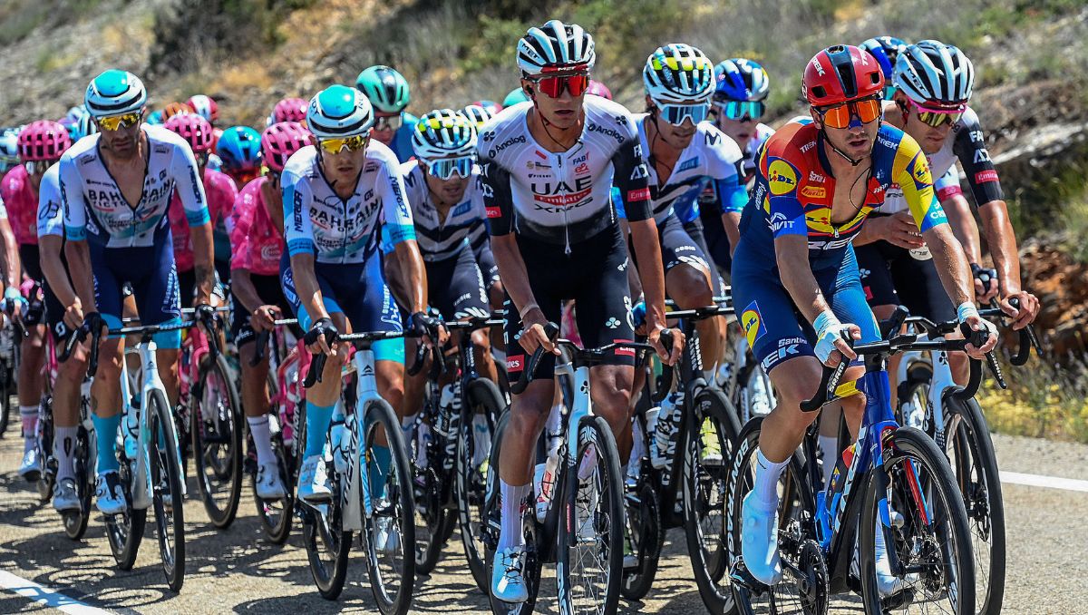 Isaac del Toro sufre caída cerca de la meta en la etapa 1 de la Vuelta a Burgos (EFE)