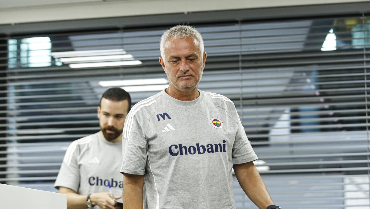 Entre lágrimas, Mourinho recuerda a Jorge Costa como un gran capitán (EFE)
