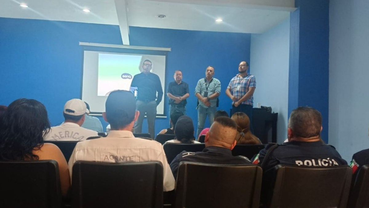 Policías de Zapotiltic reciben capacitación para fortalecer su actuación hacia la ciudadanía (Foto: Cortesía Fiscalía de Jalisco)