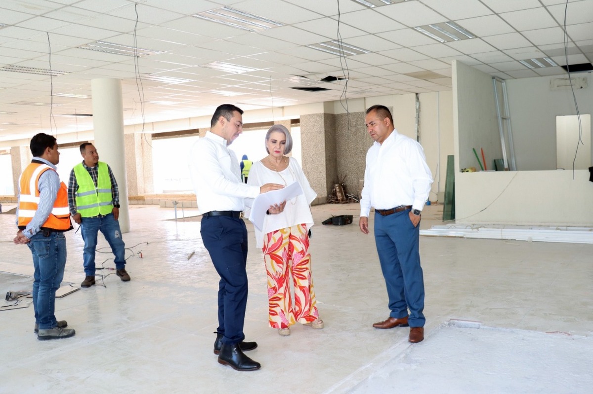 Rebeca Aladro Echeverría supervisa avances de remodelación en el Tribunal Superior de Justicia.