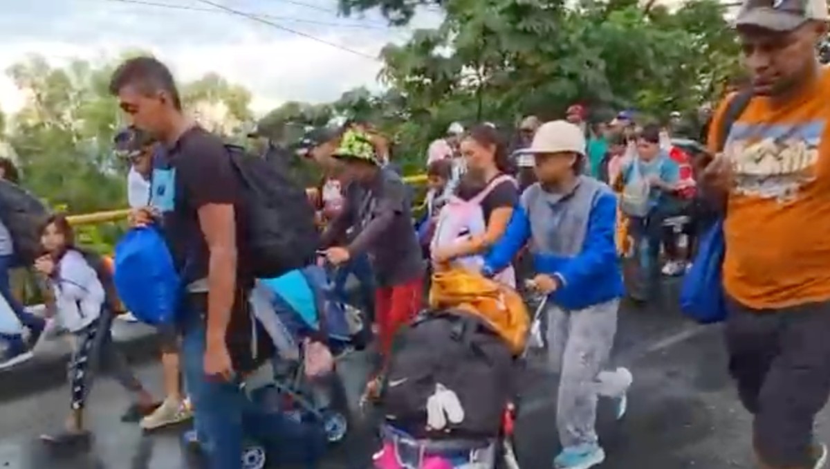 La caravana salió de la frontera sur del país; está formada por 300 migrantes. | Foto: Especial
