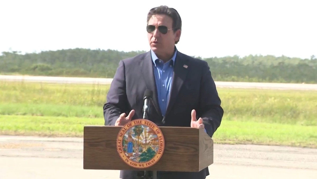 El gobernador de Florida había anunciado desde junio sus intenciones por abrir un centro de detención en el estado. (AP)