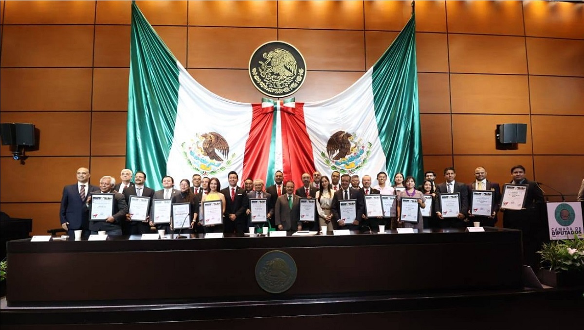 Este premio se les ortogó por su aporte a la educación en su área de conocimiento. (cortesía)