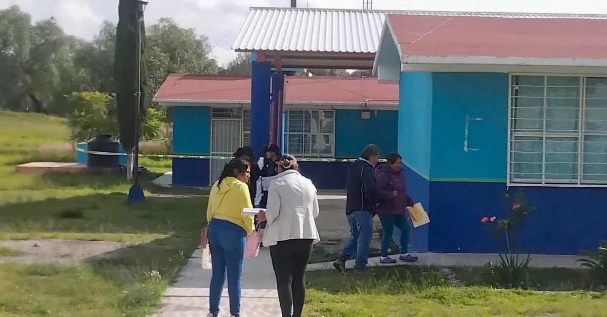 Roban computadoras y proyectores de telesecundaria en Hidalgo