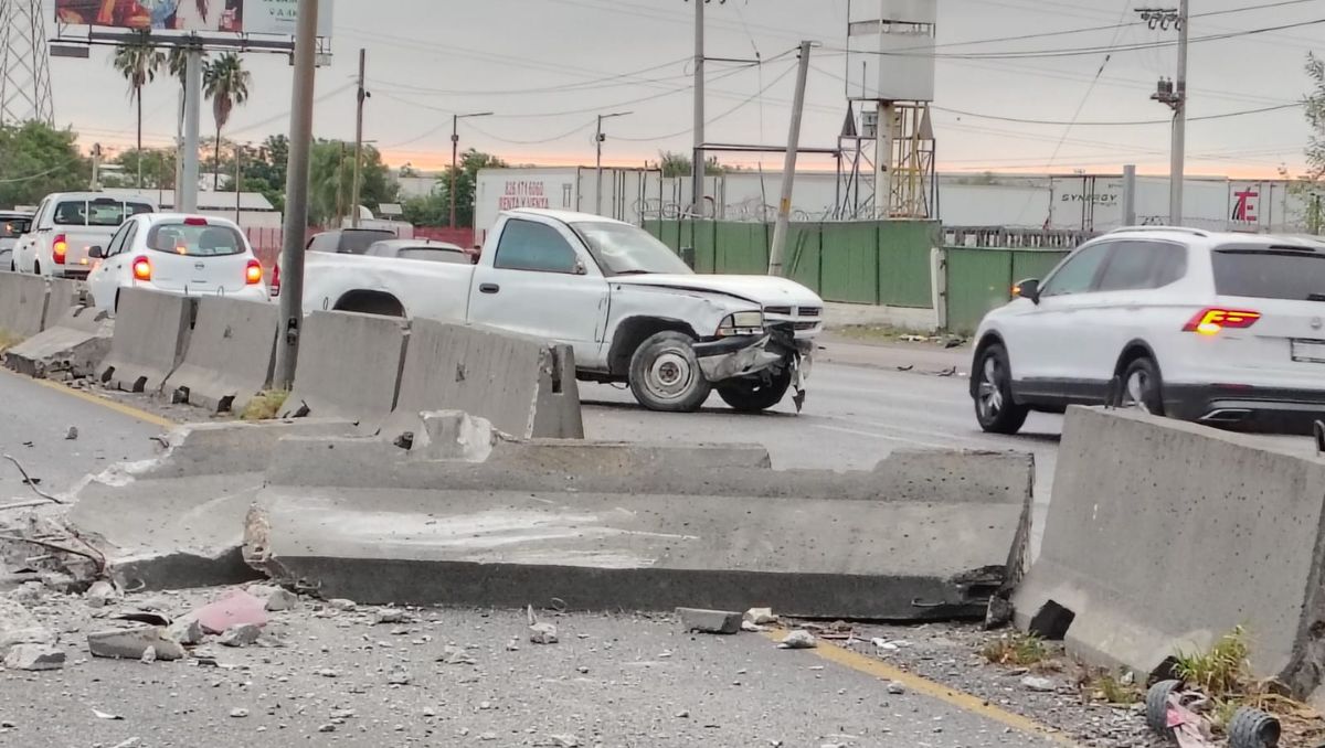 Uno de los vehículos derribó el muro divisorio central | Agustín Martínez