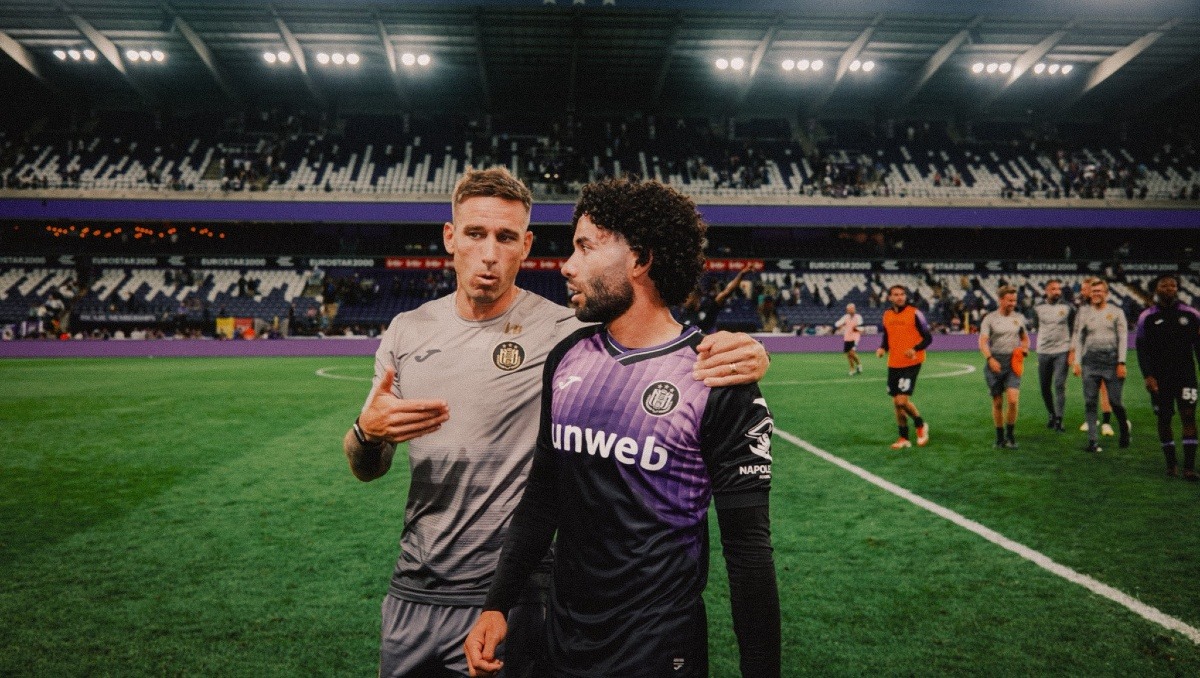 Anderlecht de César Huerta cerca de clasificar a la Conference League (X@rscanderlecht)