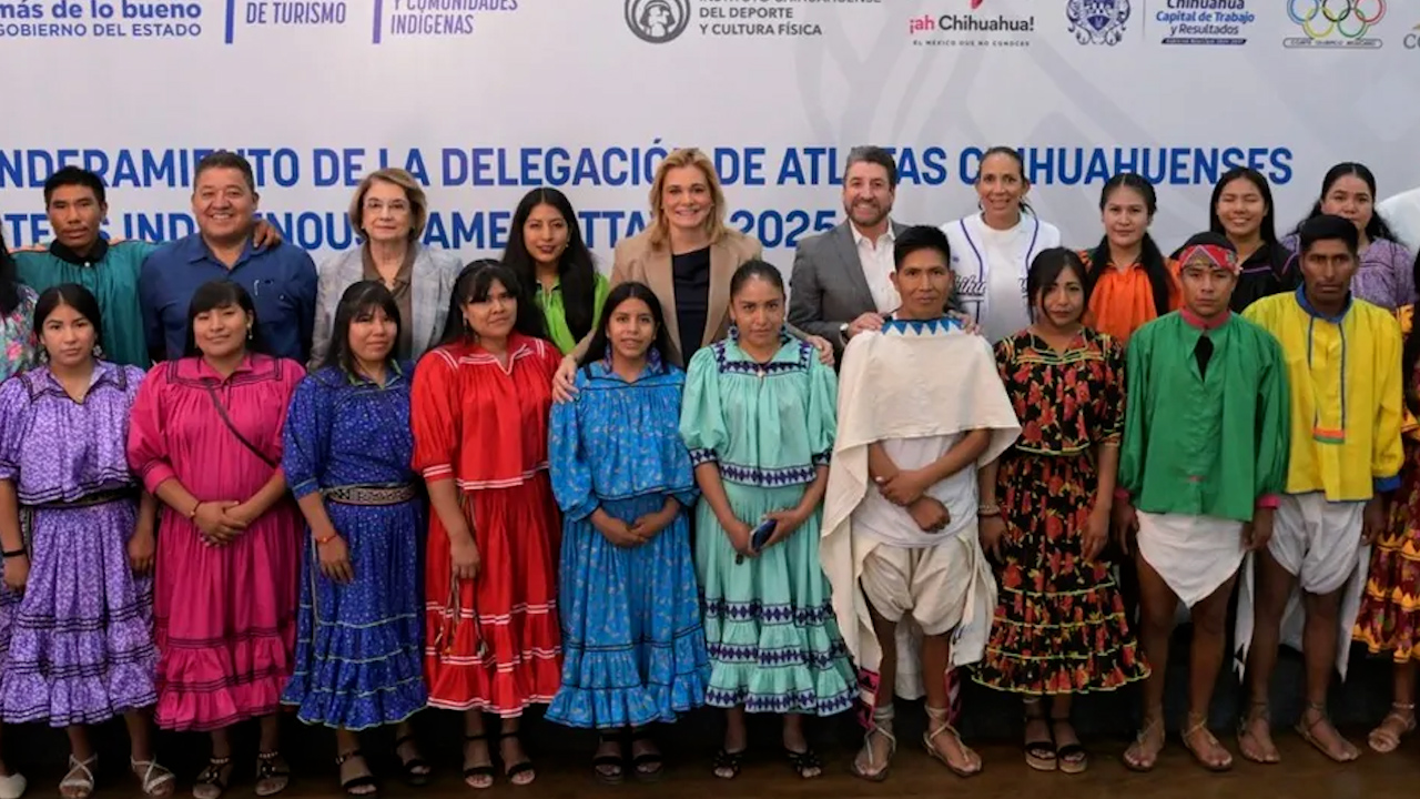 Atletas rarámuri reciben abanderamiento oficial de Maru Campos para los Juegos Maestros 2025