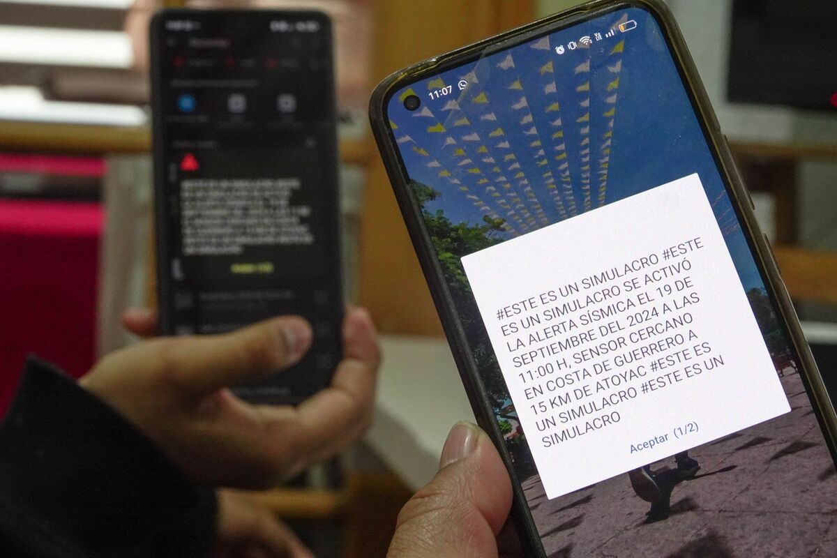 El ejercicio incluirá un mensaje gratuito que llegará a los teléfonos móviles. (Foto: Cuartoscuro)