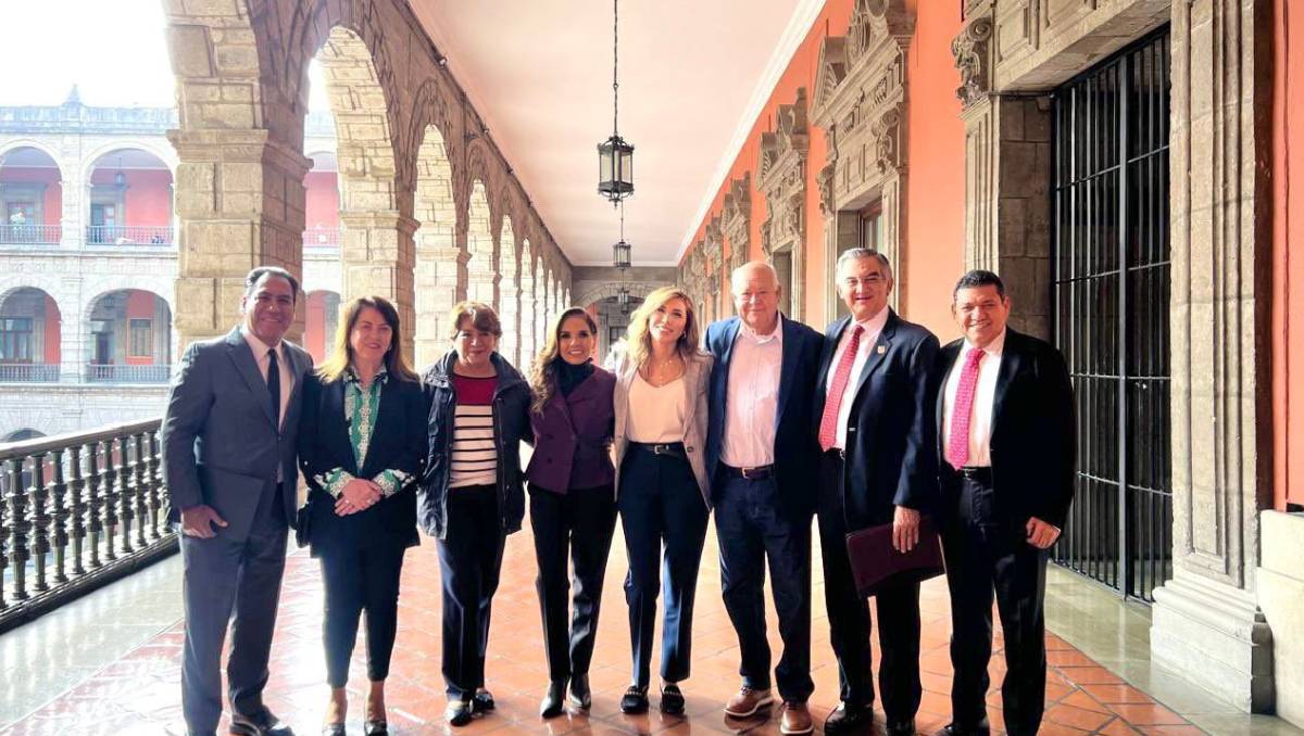 Durante el encuentro, se evaluaron los avances en infraestructura hospitalaria y abasto de medicamentos. | Especial