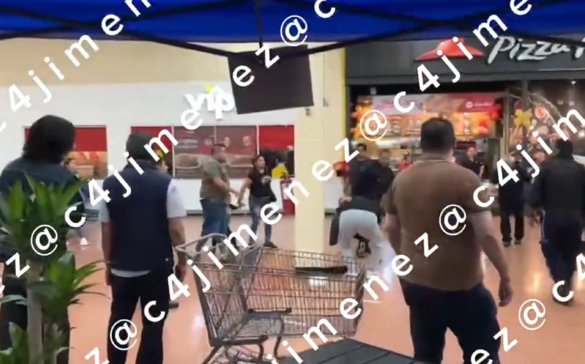 Familia de farderos agrede a seguridad de un supermercado en Azcapotzalco. | Especial