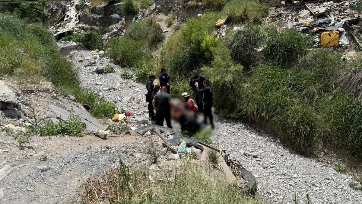 Hallan a hombre en situación grave al fondo de un arroyo. | Especial