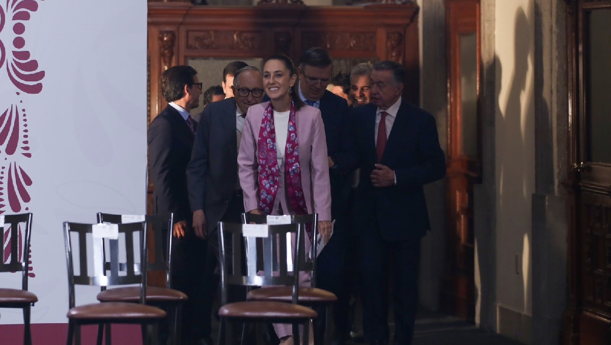 La Presidenta llegando a su conferencia mañanera de Palacio Nacional en el Salón de Tesorería. | Ariana Pérez