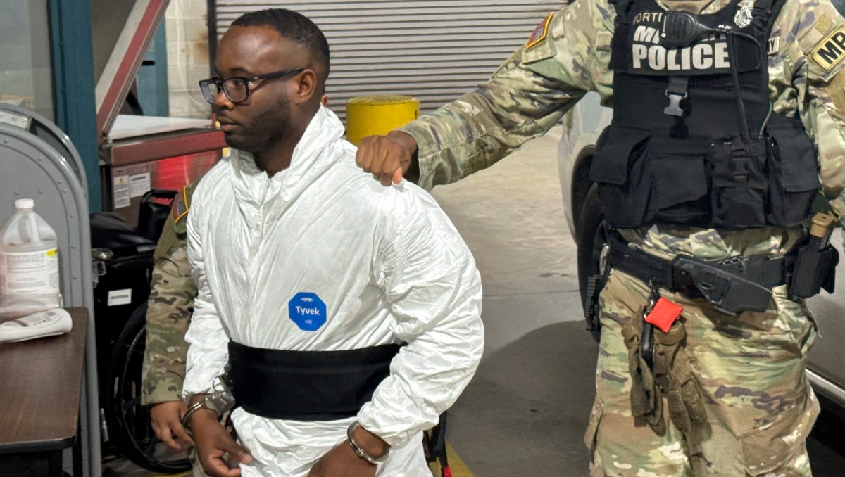 Quornelius Radford fue detenido tras abrir fuego contra sus colegas. | AP